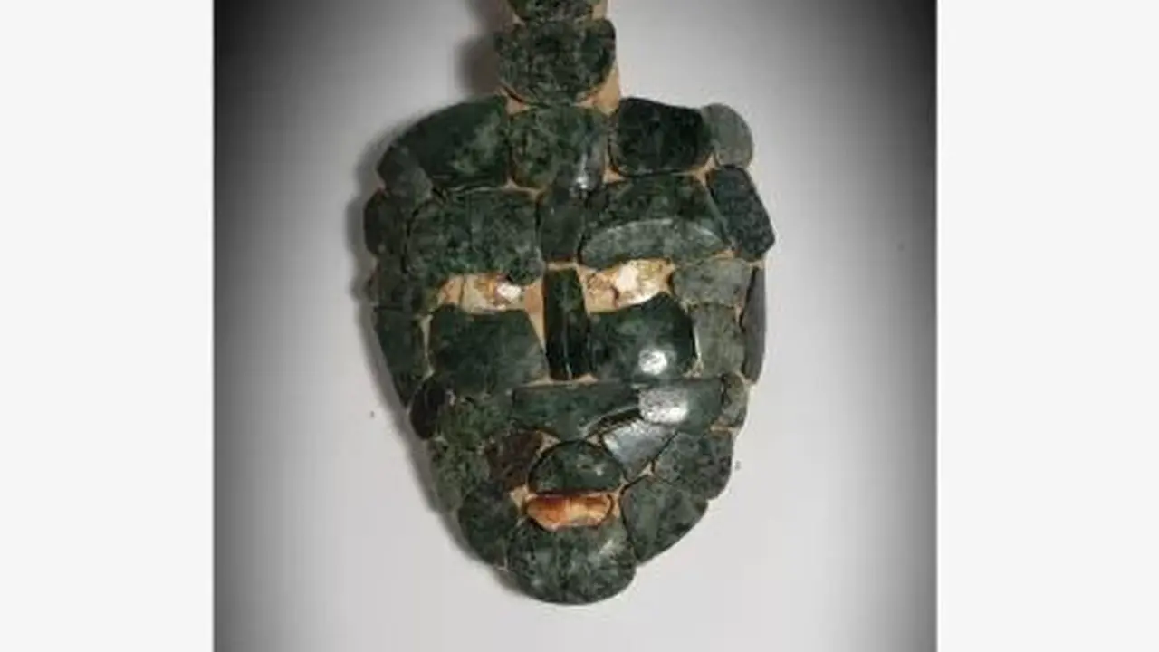 Artefak Misterius, Topeng Langka dari Era Raja Maya Muncul di Makam Kuno 1.700 Tahun Silam