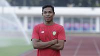 Pelari Indonesia, Lalu Muhammad Zohri, berpose saat ditemui di Stadion Madya, Senayan, Jakarta, Selasa (3/9). (Bola.com/M Iqbal Ichsan)