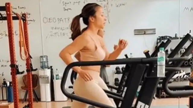 6 Potret Nikita Willy Kembali Olahraga Pasca Melahirkan, Pamer Perut Six Pack