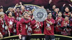 Perhelatan J1 League 2023 kini telah usai, meninggalkan berbagai cerita tak terlupakan yang mungkin tak akan terulang. Tangis, tawa, duka, dan drama menjadi warna di seluruh sudut stadion Negeri Sakura, menjadikan
petualangan musim ini seperti mimpi indah yang tiada akhirnya. Tercatat ada 5 hal menarik yang menghiasi gelaran J1 League sepanjang musim 2023. Apa saja? Simak uraiannya berikut ini. (AFP/Jiji Press/STR)