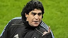 Pelatih Timnas Argentina Diego Armando Maradona kembali membuat sensasi. Di matanya, Lionel Messi dkk tak lebih dari sekumpulan "kucing liar". Maksudnya?