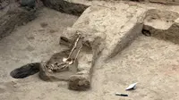 6 jasad wanita yang diduga menjadi bagian dari ritual pengorbanan 1.200 tahun lalu telah ditemukan di Peru. (Daily Mail)