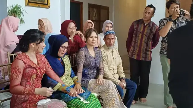 Indah Permatasari dan Ibunya