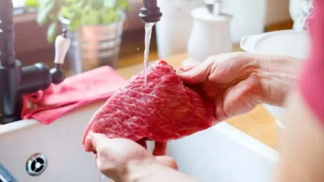 Jangan Cuci Daging Kambing agar Tidak Makin Prengus