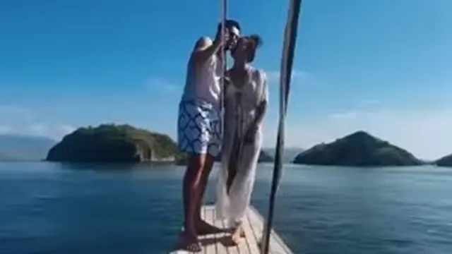 6 Potret Naomi Zaskia dan Dylan Carr Liburan Bareng di Labuan Bajo, Tampil Mesra