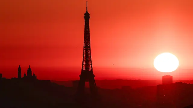Gelombang Panas Landa Eropa, Puncak Menara Eiffel Ditutup Selama 2 Hari