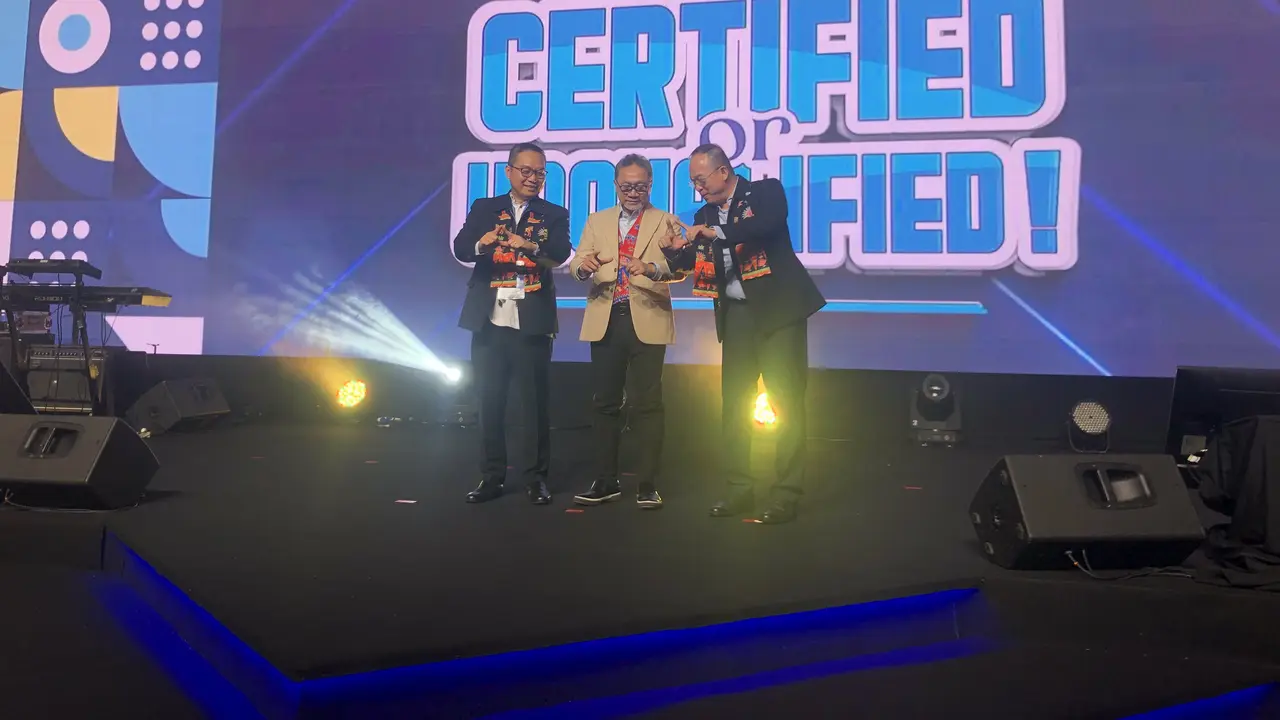 Menteri Perdagangan (Mendag) Zulkifli Hasan dalam sambutannya di The Biggest Real Estate Summit 2023 di Hotel Raffles Jakarta, Ciputra World, Jakarta (9/11/2023). (Elza/Liputan6.com)