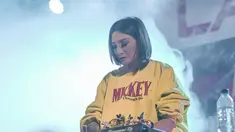 Aktris cantik Kiki Amalia sudah menjadi seorang publik figur sejak 1995 hingga kini. Kiprahnya sekarang tak hanya sekadar sebagai aktris sinetron atau film saja. Kiki Amalia juga merambah ke dunia DJ. (Liputan6.com/IG/@kikiamaliaworld)