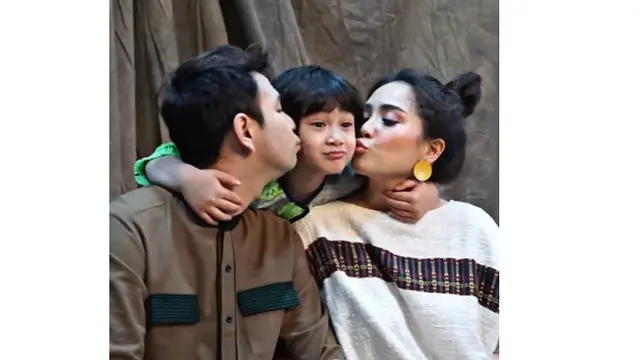 6 Potret Seru Pemotretan Keluarga Raffi Ahmad Jelang Lebaran. Curi Perhatian