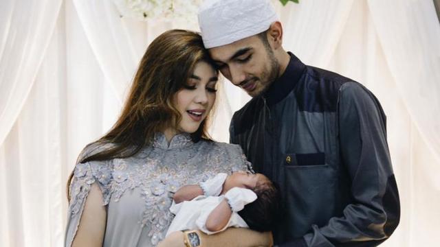 Momen Akikah Anak Pertama Raya Kitty