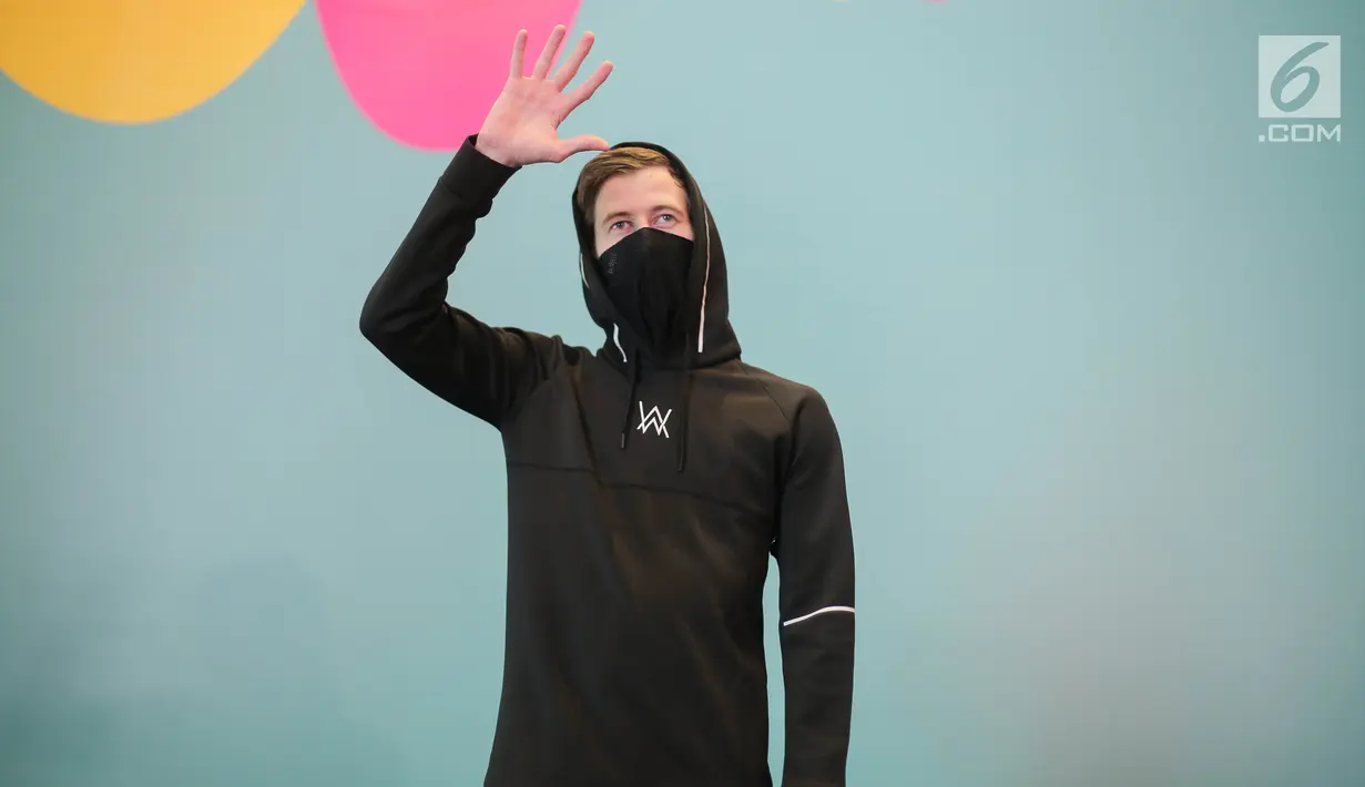 DJ Alan Walker berpose saat konferensi pers Spotify on Stage di Jakarta, Jumat (12/10). DJ Alan Walker akan tampil pada acara yang bertajuk ‘Spotify on Stage’ di JIEXPO, Kemayoran Jumat (12/10) malam nanti.  (Liputan6.com/Faizal Fanani)