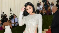 Kylie Jenner di acara Met Gala 2016. Foto: Vogue.com