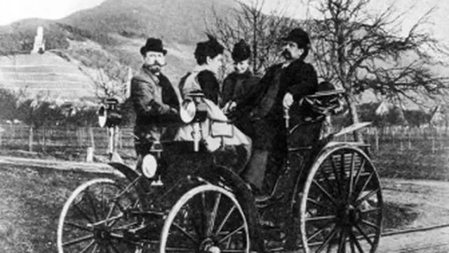 Motor Pertama