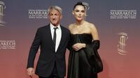Sean Penn dan Valeria Nicov di Marrakech International Film Festival ke-21 di Maroko pada Sabtu, 30 November 2024. (dok. AFP)