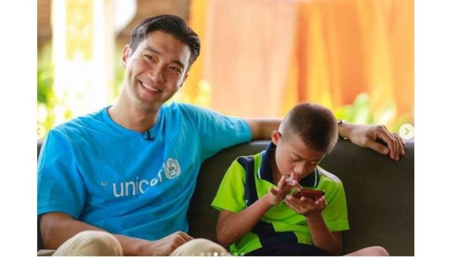 7 Potret Siwon Super Junior Saat Jadi Duta UNICEF Ini Bikin Salut