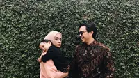 "Nanti kalau sudah bisa komunikasi nanti kita ajarkan berbagi ke manusia, sama teman-teman panti asuhan dan lain sebagainya. Awalnya gitu dulu saja," tutur Ayudya Bing Slamet. (Instagram/ayudiac)