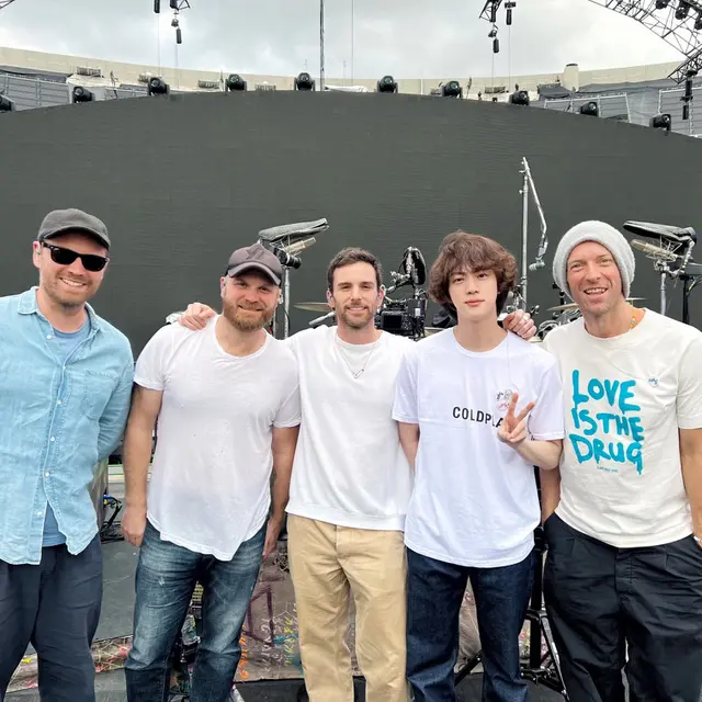Jin dan Coldplay Saat Reherseal Untuk Tur Konser Music Of Spheres Argentina.