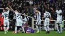 Pemain Fiorentina, Edoardo Bove mengalami kolaps saat laga lanjutan Liga Italia 2024/2025 melawan Inter Milan di Artemio Franchi Stadium, Florence, Italia, Minggu (01/12/2024) WIB. (AP Photo/LaPresse/Massimo Paolone)