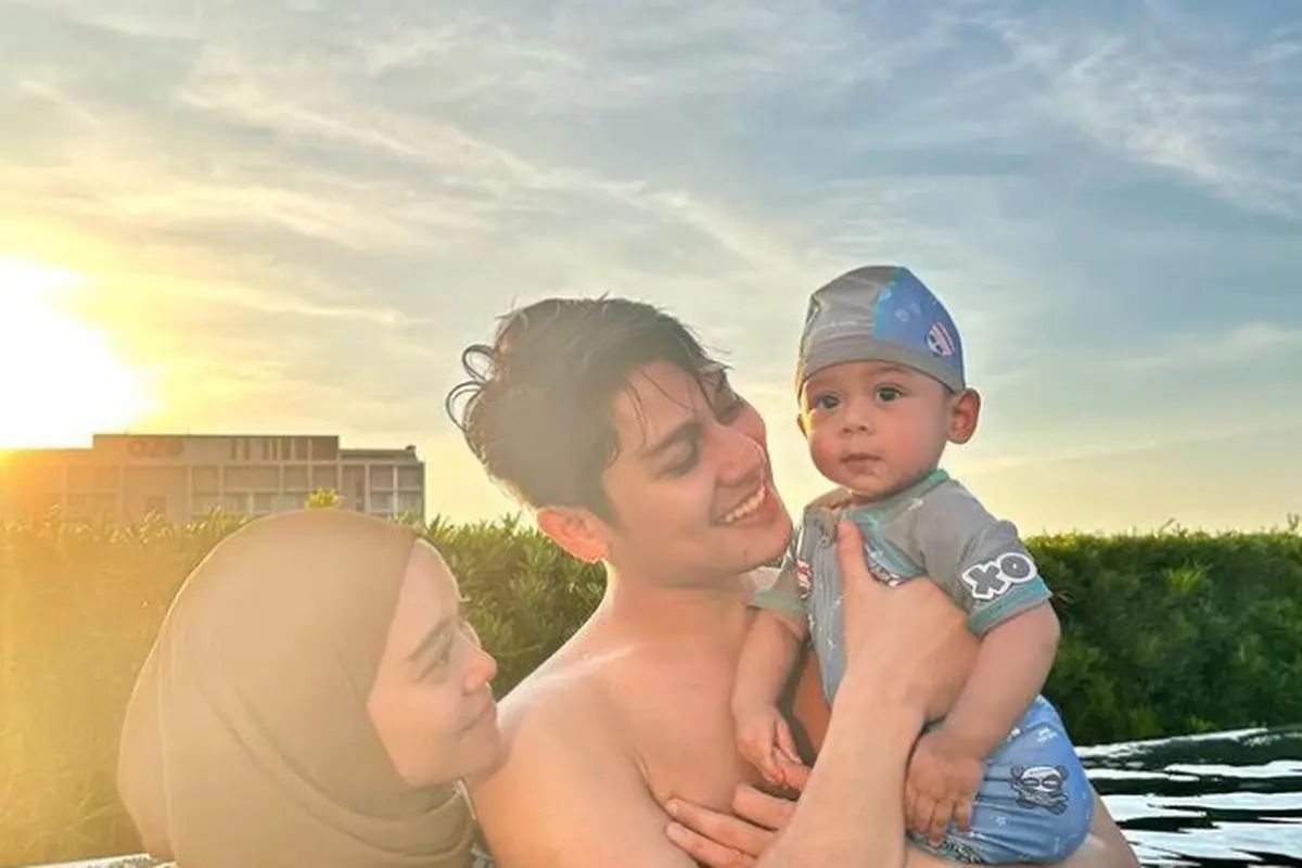 Potret Lesti Kejora dan Rizky Billar bersama Fatih (Sumber: Instagram/lestikejora)