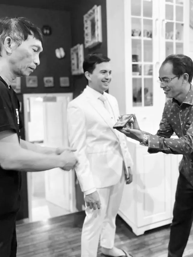 Sahrul Gunawan bersama Melly Goeslaw dan Anto Hoed (https://www.instagram.com/p/Crn9mm7gppv/)