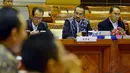 Pimpinan KPK melakukan Rapat Dengar Pendapat bersama Komisi III DPR RI di Gedung Parlemen Senayan, Jakarta, Senin, (1/12/2014). (Liputan6.com/Andrian Martinus Tunay)