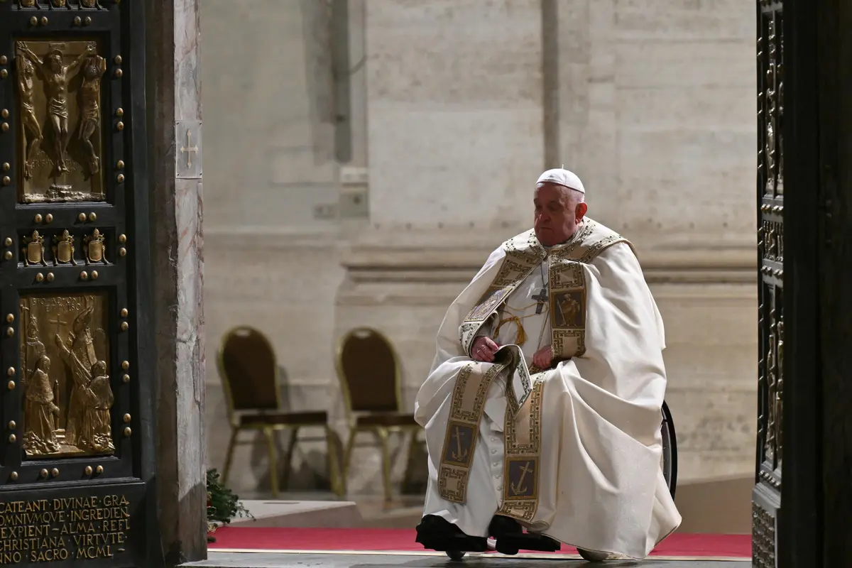 Buka Pintu Suci Basilika Santo Petrus, Paus Fransiskus Mulai Yubileum 2025