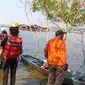 Tim gabungan melakukan penyelaman untuk mencari kakak beradik korban perahu tenggelam di Waduk Kedungombo, Boyolali. (Foto: Liputan6.com/Felek Wahyu)