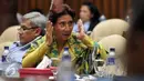 Menteri Kelautan dan Perikanan Susi Pudjiastuti saat Raker dengan Komisi IV DPR, Jakarta, Rabu (13/4/2016). Raker tersebut membahas Reklamasi Teluk Jakarta dan Reklamasi Tanjung Benoa Bali. (Liputan6.com/Johan Tallo)