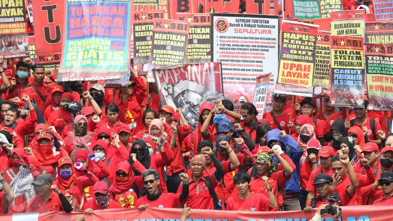 20170501-Massa Buruh Mulai Bergerak dari HI ke Istana Merdeka-Angga