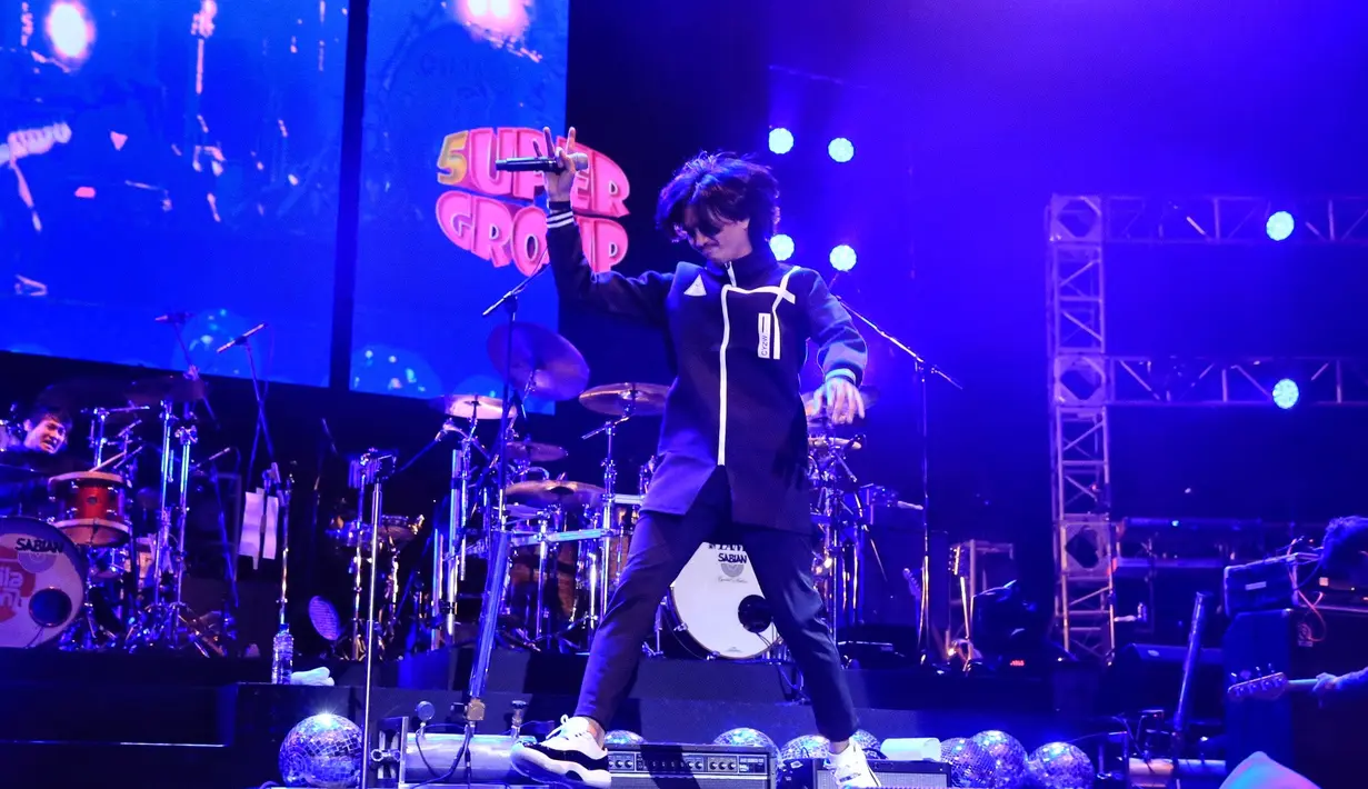 Sekarang ini, band Sheila On 7 sedang mempersiapkan projek terbarunya dalam penggarapan sebuah single. Hal ini menjadi bukti bahwa band tersebut masih diakui eksistensinya dan tak hilang dari para penggemarnya. (Adrian Putra/Bintang.com)