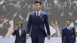 Selain tampan, pemain Terbaik Asia 2019 ini selain dikenal karena kehebatannya dalam menggocek bola dan mencetak gol. (Foto: AP/Lee Jin-man)