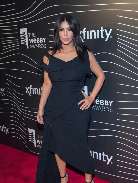 Seperti dilansir berita mirror.co.uk, Selasa (17/5/2016) Kardasihan mendapatkan penghargaan dari Webby Awards 2016 terkait dengan popularitasnya dalam dunia maya, Instagram. (AFP/Bintang.com)