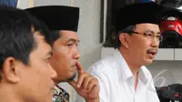 Jeirry Sumampow (kanan) saat diskusi menuntut Komisi Pemilihan Umum (KPU) ungkap sedot data pemilu 2014 dan menolak kenaikan dana kehormatan KPU, Jakarta, Senin (13/4/2015). (Liputan6.com/Herman Zakharia)