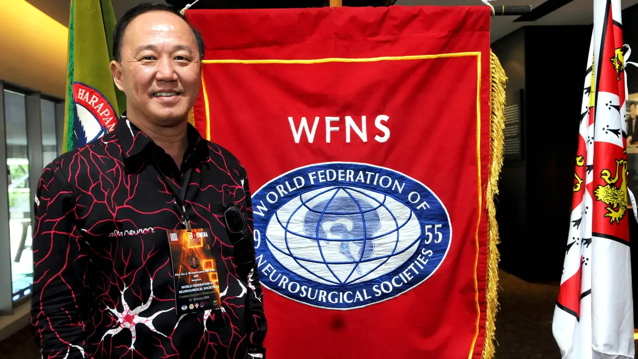 Profesor Dr. dr. Eka Julianta Wahjoepramono SpBS 