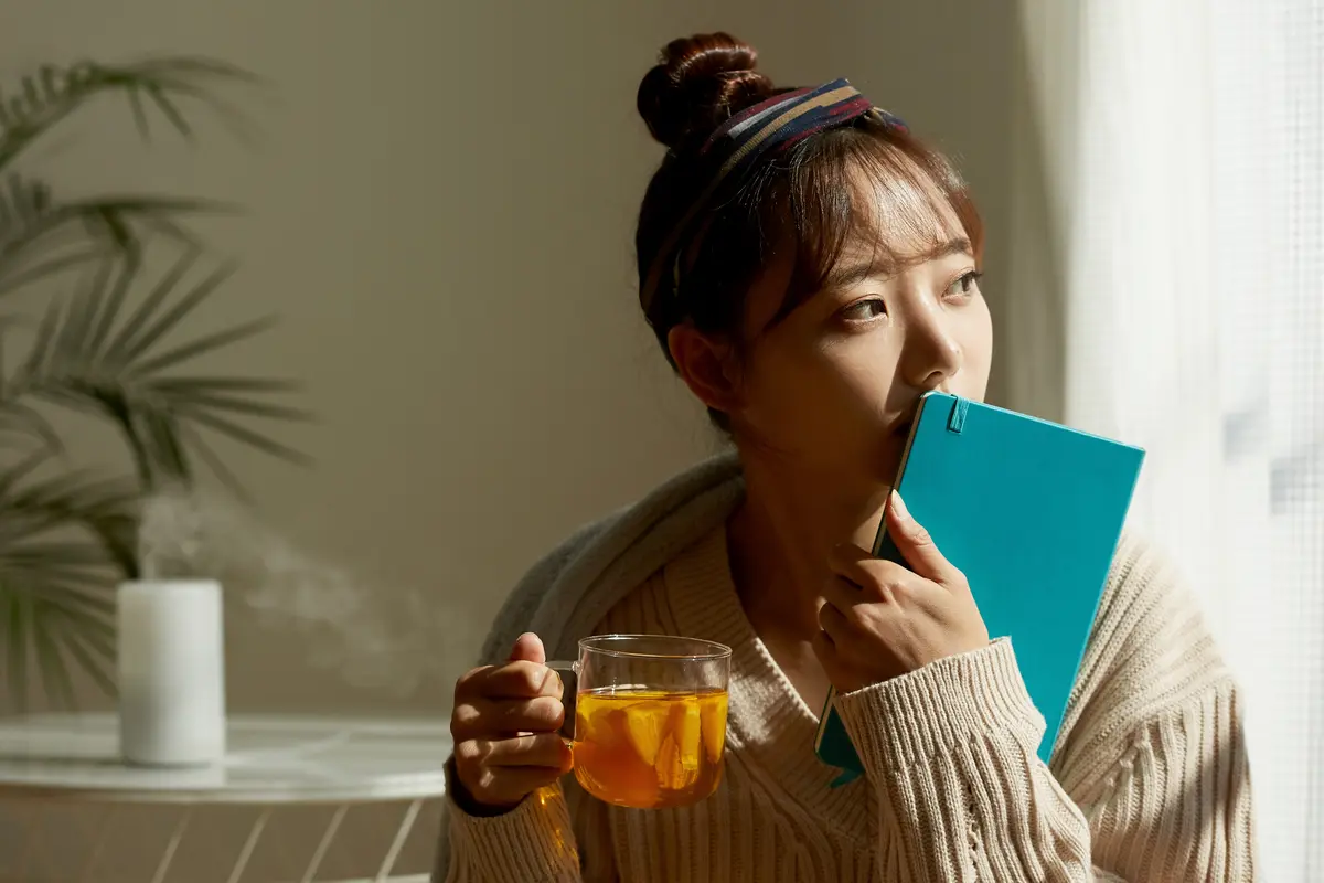 perempuan dan minum teh masa lalu