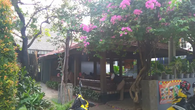 10 Rekomendasi Tempat Makan Enak di Dekat Terminal Pulo Gebang, Mudah Dijangkau dan Nyaman