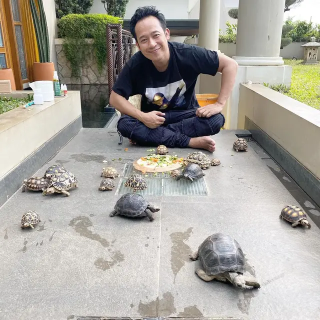 Pecinta Hewan, Ini 6 Potret Denny Cagur Bareng Hewan Peliharaannya yang Tak Biasa