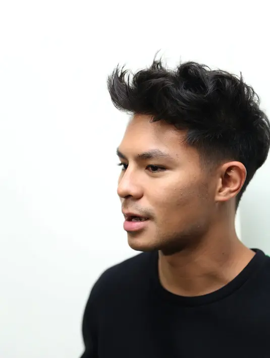 "Nggak, sama sekali enggak. Kartika Putri cuma teman aja," ucap Fero Walandouw, Senin (23/5). (Andy Masela/Bintang.com) 
