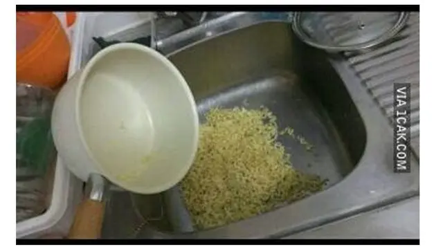 Momen Apes Masak Mi