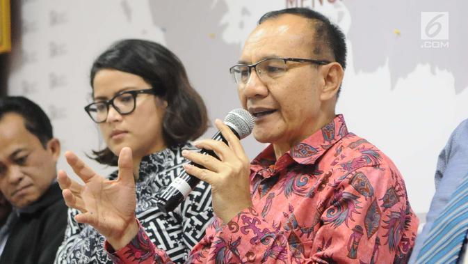 Ketua Satgas Waspada Investasi Tongam L Tobing menjelaskan tentang fintech di Indonesia, Jakarta, Rabu (12/12). Sedangkang P2P ilegal tidak menjadi tanggung jawab pihak manapun. (Liputan6.com/Angga Yuniar)