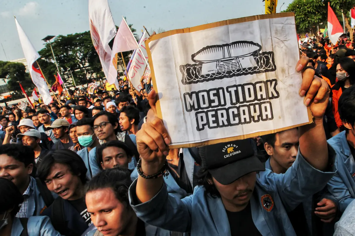 Ribuan Mahasiswa Geruduk Gedung DPR Tolak RUU KUHP