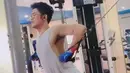 Rahasia memiliki lengan berotot dari Ricu yakni rajin nge-gym. Ia sangat suka nge-gym yang mengubah bentuk tubuhnya menjadi atletis. Momen Ricu angkat beban ini sukses curi perhatian. (Liputan6.com/IG/rickycuaca)