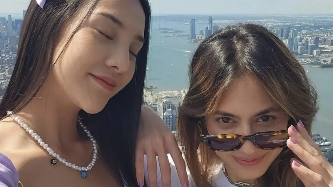 Tampilan Pevita Pearce dan Anya Geraldine Saat Ke Amerika Serikat