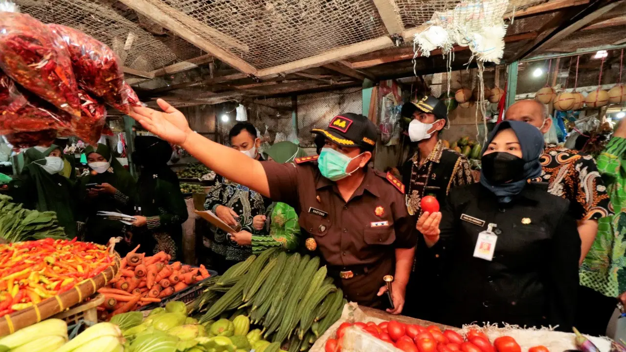 Tim Pengedali Inflasi Daerah (TPID) Kota Probolinggo Sidak ke sejumlah pasar tradisional untuk cek harga sembako pasca naiknya harga BBM (Istimewa)
