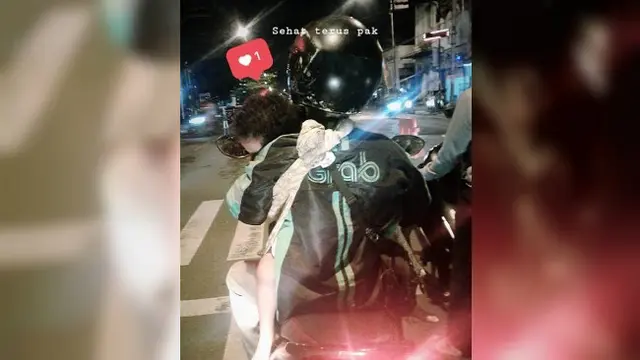 Menjadi mitra ojek online berarti harus menghabiskan banyak waktu di jalanan, sehingga banyak di antaranya yang harus rela meninggalkan keluarga di rumah.