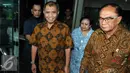 (Ki-ka) Ketua KPK Agus Rahardjo, Ketua Wantimpres Sri Adiningsih dan anggota Sidarto Danusubroto usai mengadakan pertemuan di Gedung KPK, Jakarta, Kamis (14/7). (Liputan6.com/Helmi Afandi)