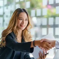 Ilustrasi perempuan negosiasi gaji/copyrightshutterstock/Amnaj Khetsamtip