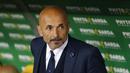 Pelatih Inter Milan, Luciano Spalletti  saat mendampingi timnya melawan Verona pada lanjutan Serie A di Bentegodi stadium, Verona, (30/10/2017). Inter Milan menang 2-1. (Filippo Venezia/ANSA via AP)