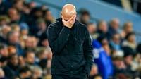 Pelatih Manchester City, Pep Guardiola, tampak kecewa setelah gagal meraih kemenangan saat menjamu Nottingham Forest pada laga Liga Inggris di Etihad Stadium pada Kamis (5/3/2026). (AP Photo/Dave Thompson)