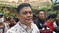Direktur Reserse Kriminal Khusus Polda Metro Jaya Kombes Pol Ade Safri Simanjuntak menerangkan, surat pemberitahuan Ketua KPK Firli Bahuri menjadi tersangka dikirimkan ke Kejati DKI Jakarta dan Mensesneg. (Liputan6.com/ Ady Anugrahadi)